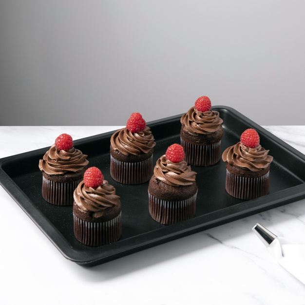 Los Cupcakes con crema oscura son ideales para dulces navideños