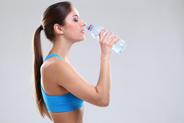 La dieta ayuda a no comer en exceso y comer alimentos saludables.