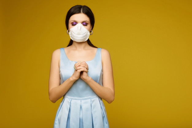 Los colores mas oscuros ressaltan mas en tus ojos, pero tambien sacan a la luz los defectos del maquillaje, elige los mas claros