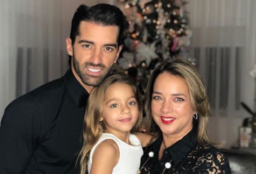Foto antigua de Adamari, Toni y su hija Alaïa