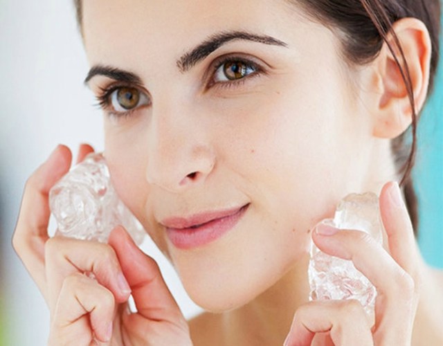 El aloe vera restaura la piel, y no permiten la formación de arrugas debajo de los ojos.