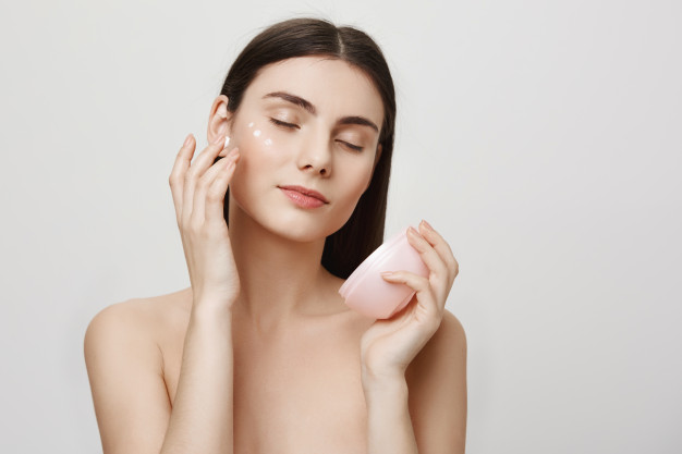 Las mascarillas para limpiar el rostro dan elasticidad y evitan a flacidez de la piel