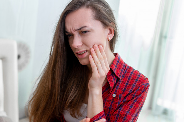 Masticar clavo de olor puede sustituir a los enjuagues bucales
