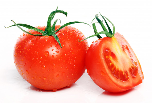 Entre los beneficios del tomate se encuentra blanquear el rostro en una semana