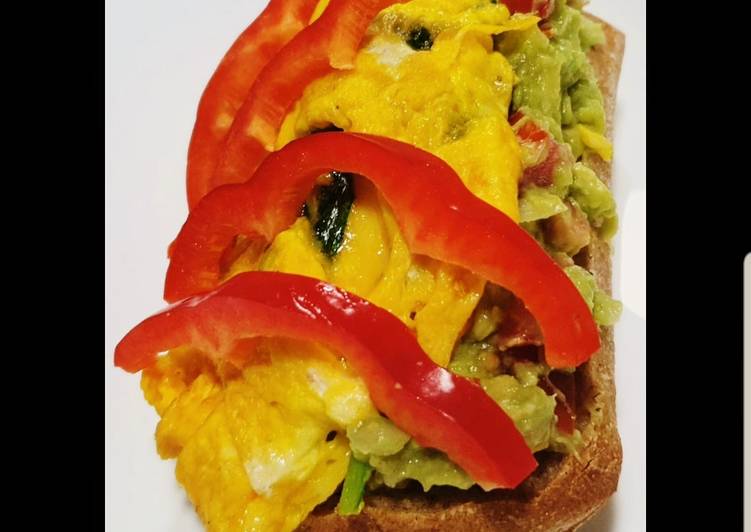tostada con huevo y calabacín