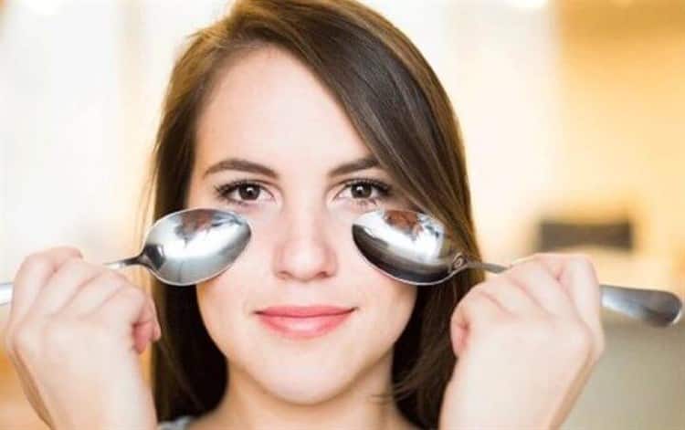 Las cucharas frías estimulan la circulación del flujo sanguíneo.